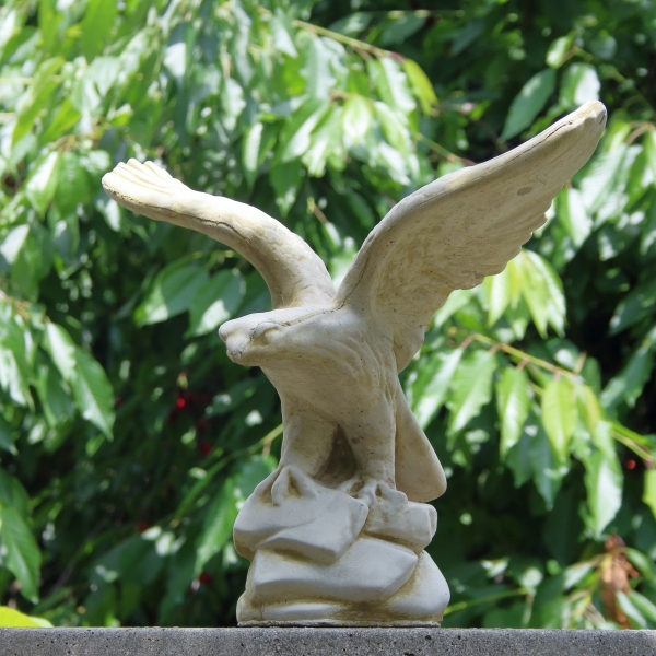 Záhradná socha orol 35x21x33cm