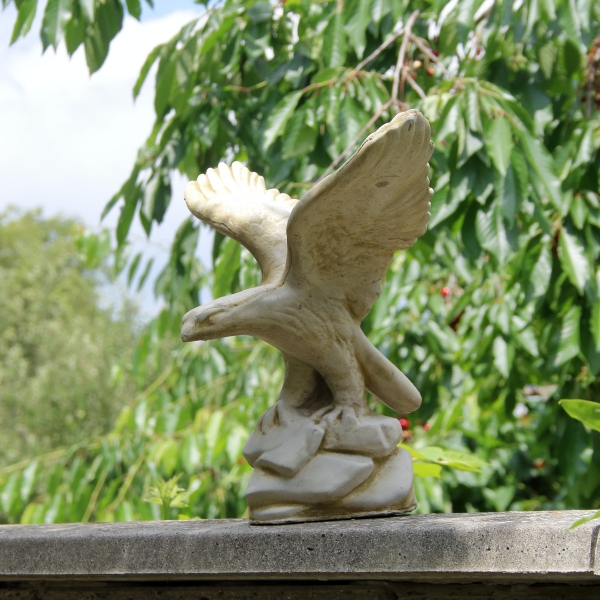 Záhradná socha orol 35x21x33cm