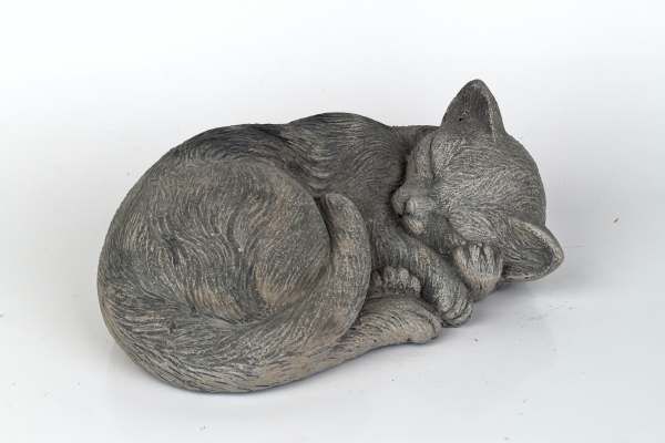 Záhradná soška betónová spiace mačka