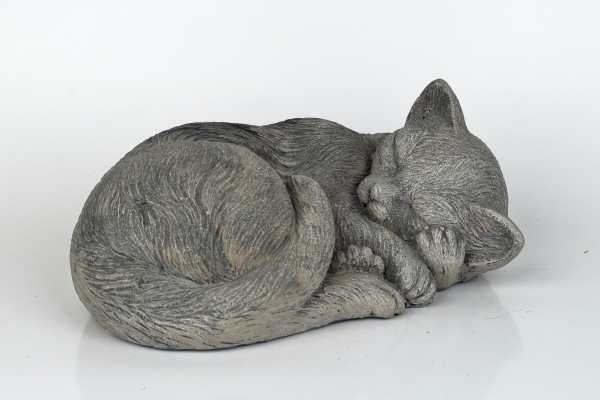 Záhradná soška betónová spiace mačka