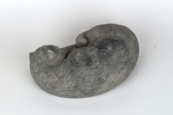 Záhradná soška betónová spiace mačka