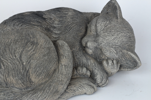 Záhradná soška betónová spiace mačka