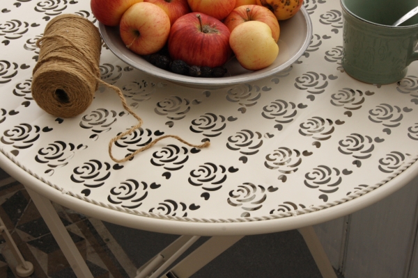 Záhradný stôl kovový biely 60cm