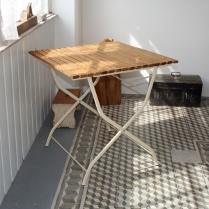 Záhradný stôl kovový skladací