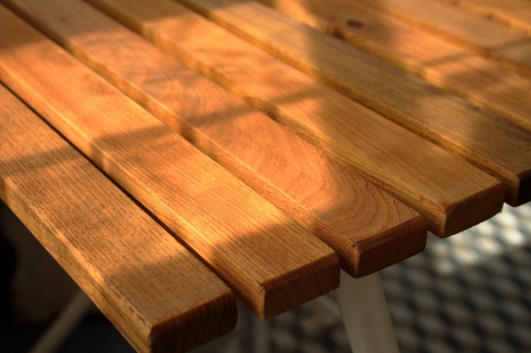 Záhradný stôl kovový skladací