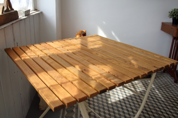 Záhradný stôl kovový skladací