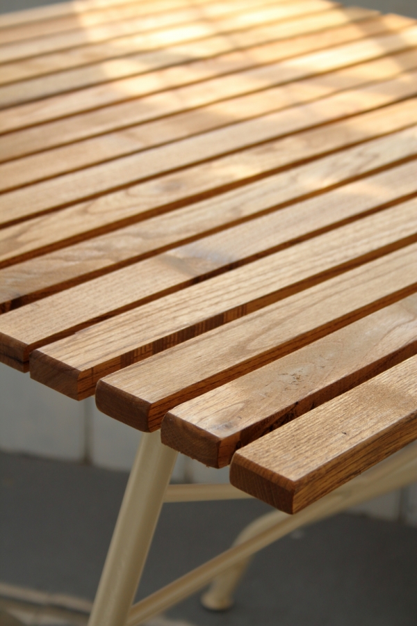 Záhradný stôl kovový skladací