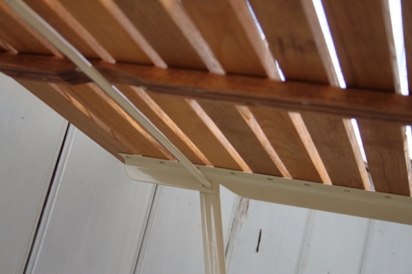 Záhradný stôl kovový skladací