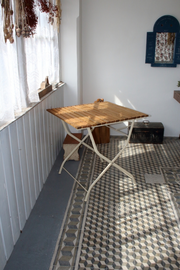 Záhradný stôl kovový skladací