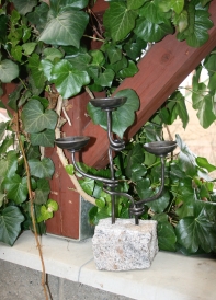 Zahradný svietnik prepletenec v žulovej kocke 40-42cm