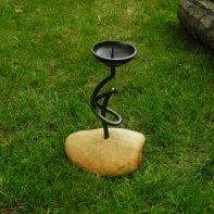 Záhradný svietnik v kameni ručne kovaný 24cm