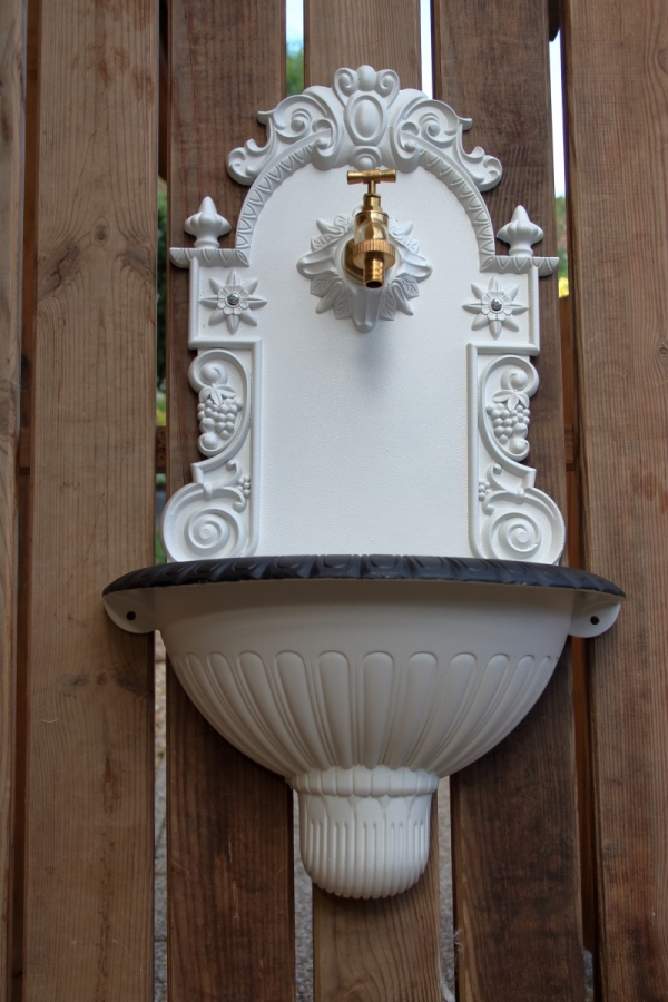 Záhradný umývadlo na stenu 37x61x19cm