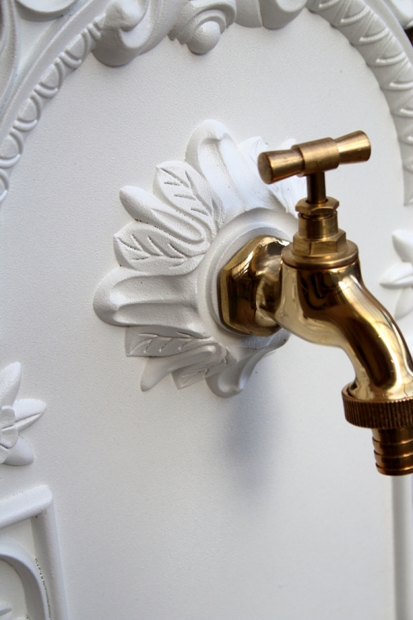 Záhradný umývadlo na stenu 37x61x19cm