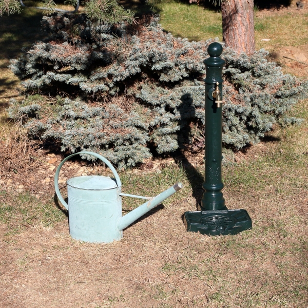 Záhradná výlevka s kohútikom tmavo zelená 32 x 78 cm liatina