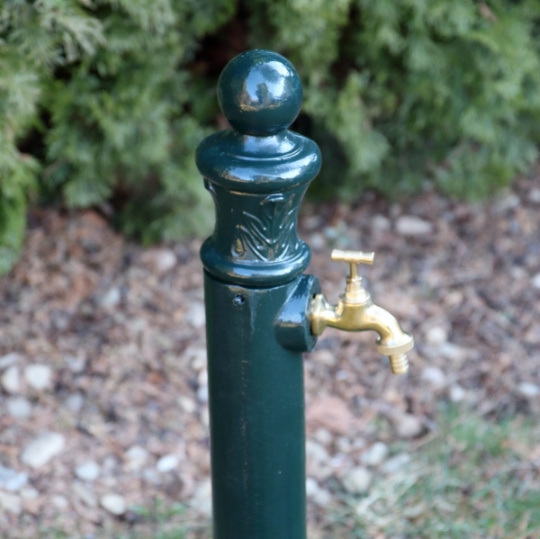 Záhradná výlevka s kohútikom tmavo zelená 32 x 78 cm liatina