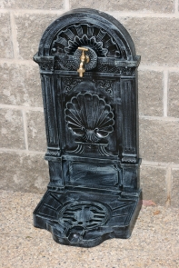 Záhradný výlevka zelená 83cm - hliník poškodenie cca 3 cm. Ľahko opraviteľné.