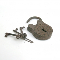 Zámok liatina a kľúče na krúžku