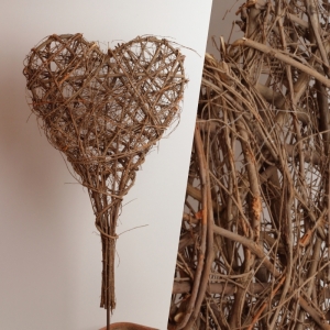 Zápich do trávnika prútené srdca hnedé 40x90x7cm