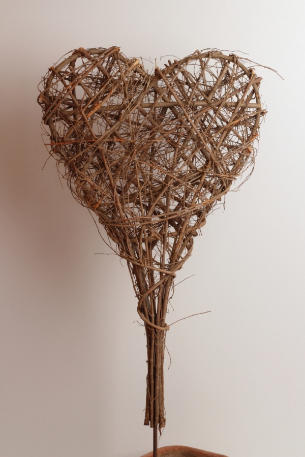 Zápich do trávnika prútené srdca hnedé 40x90x7cm