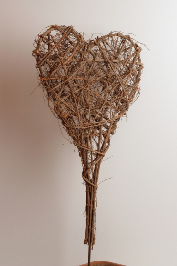 Zápich do trávnika prútené srdca hnedé 40x90x7cm