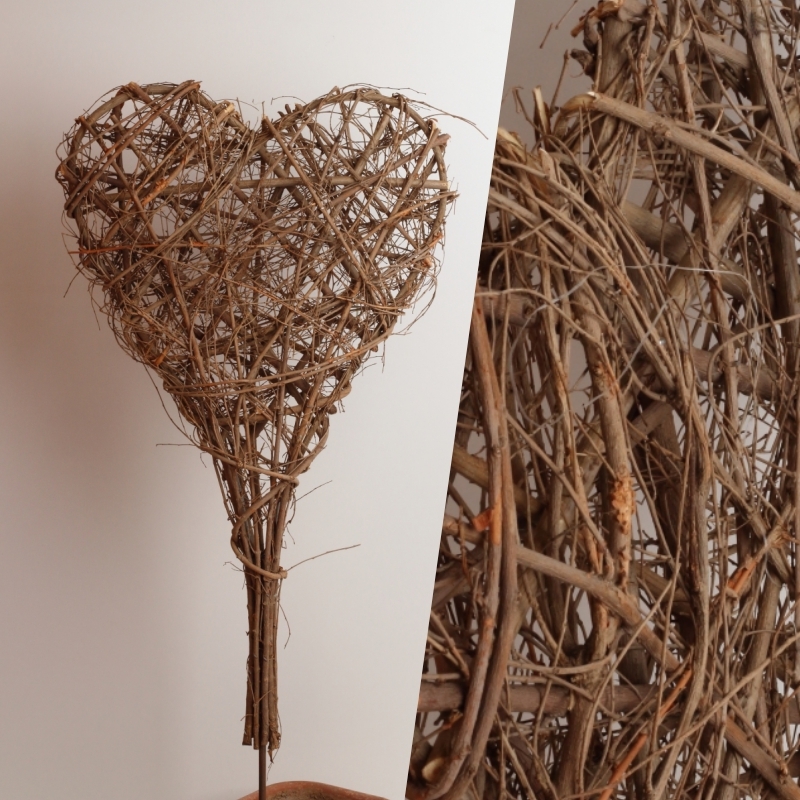 Zápich do trávnika prútené srdca hnedé 40x90x7cm