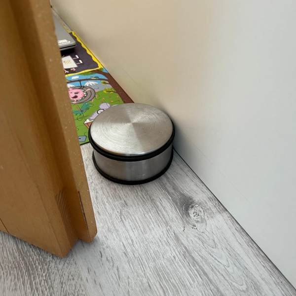 Zarážka na dvere MODERN, nerez, darčekové balenie