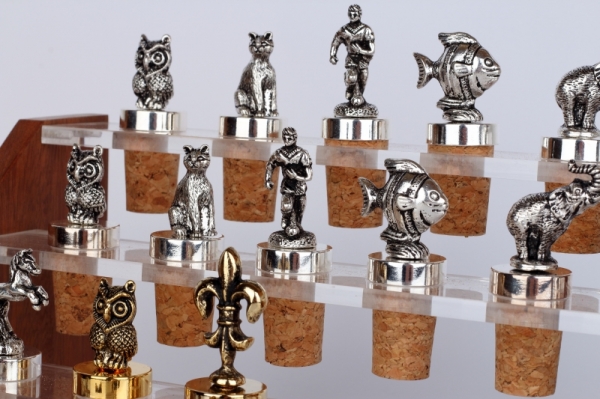 Zátka na víno Fleur de lis zlatá 7cm