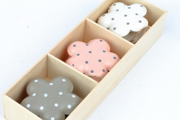 Závesná dekorácia kovová kvetina s bodkami (box 6ks)