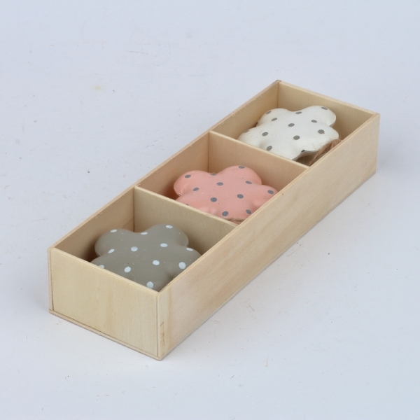 Závesná dekorácia kovová kvetina s bodkami (box 6ks)