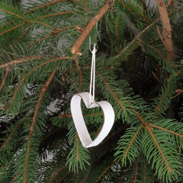 Závesná dekorácia kovové srdce biele (box 9ks)