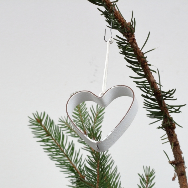 Závesná dekorácia kovové srdce biele (box 9ks)
