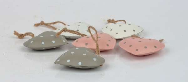 Závesná dekorácia kovové srdce s bodkami (box 6ks)