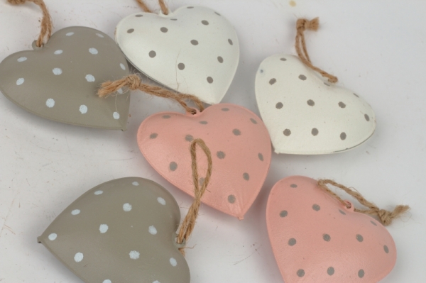 Závesná dekorácia kovové srdce s bodkami (box 6ks)