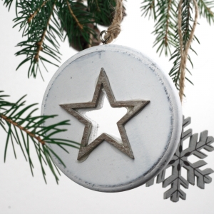 Závesná drevená ozdoba na stromček hviezda biela 8cm