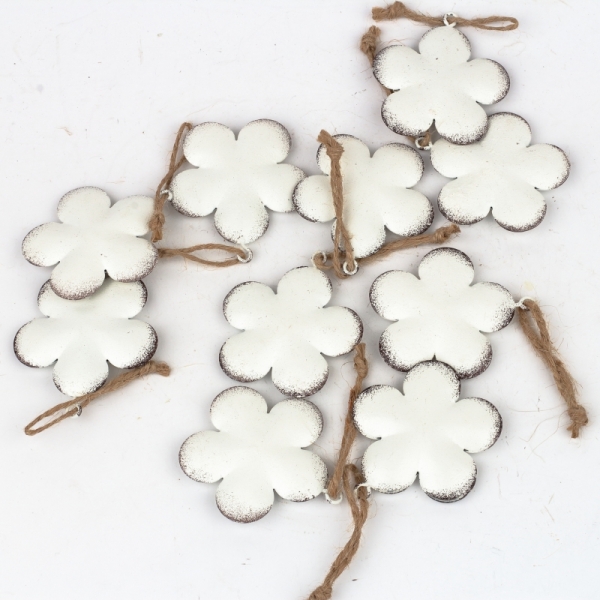 Závesná kovová dekorácia kvetina biela 5,5cm