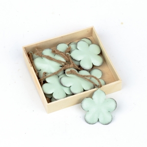 Závesná kovová dekorácia kvetina mint 5,5cm