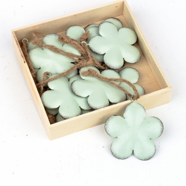 Závesná kovová dekorácia kvetina mint 5,5cm