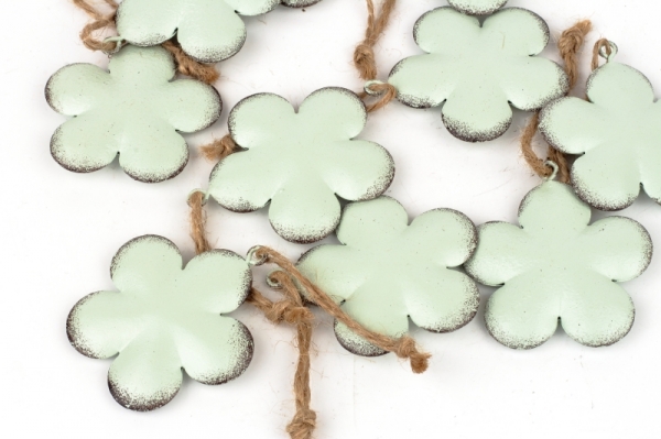 Závesná kovová dekorácia kvetina mint 5,5cm