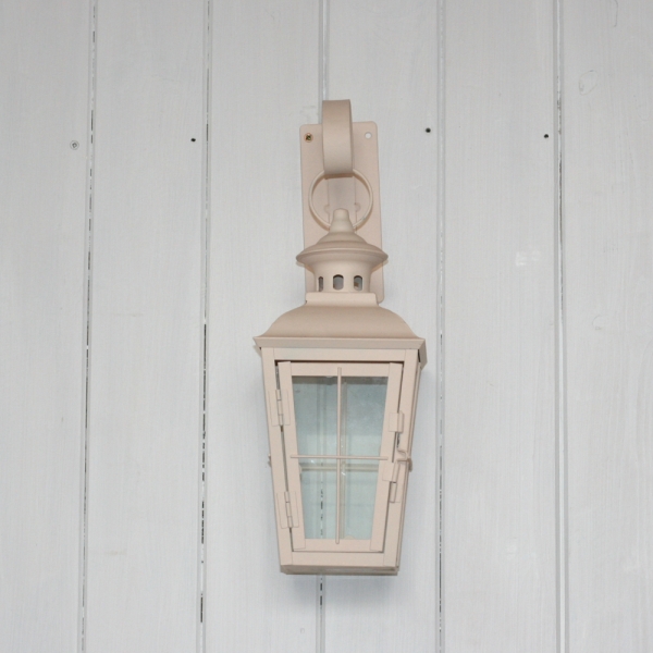 Závesná kovová lampáš biela 27x12x12cm