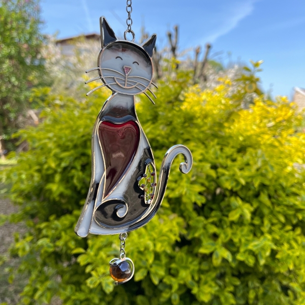 Závesná sklenená dekorácia do okna mačka 30cm