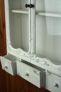 Závesná skrinka biela 60 × 13,5 × 75cm