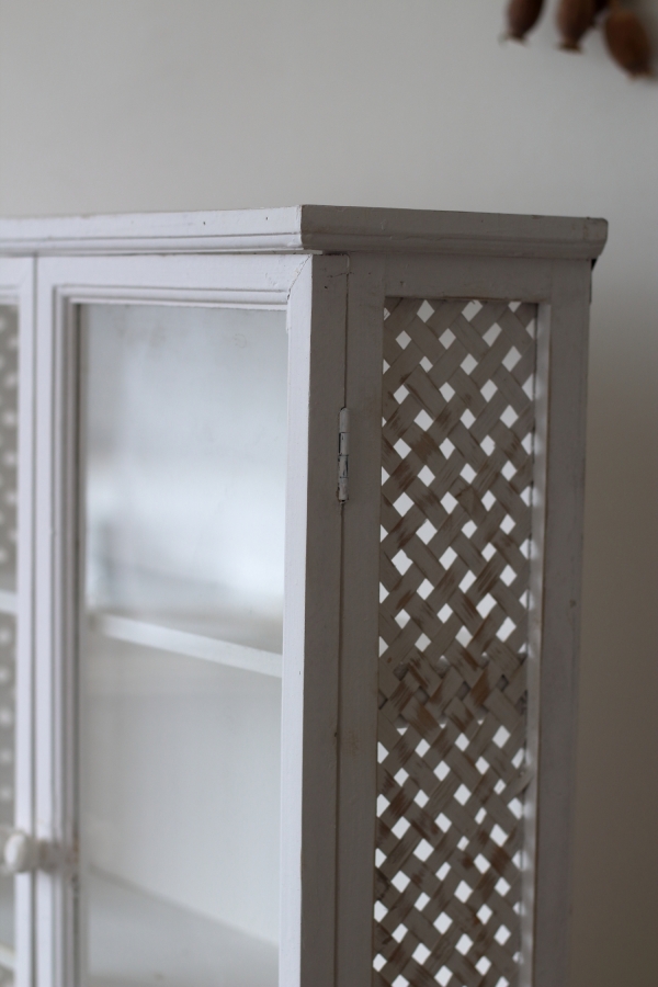 Závesná skrinka drevená do kuchyne