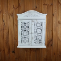 Závesná skrinka s ornamentami 43 × 55 × 13 cm