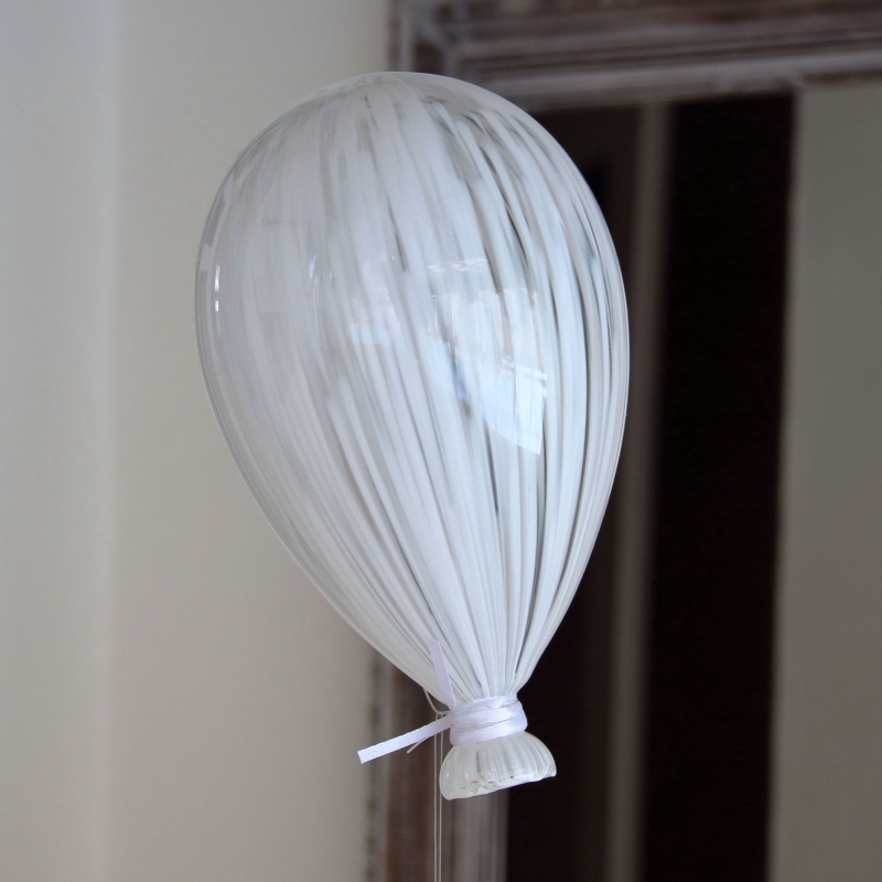 Závesná svadobné dekorácie balónik biely 12x20