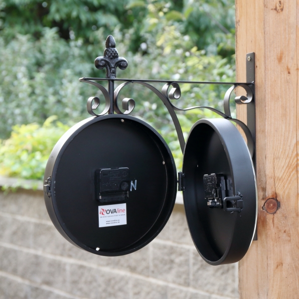 Závesné hodiny na konzole 41 x 37 x 8 cm obojstranné