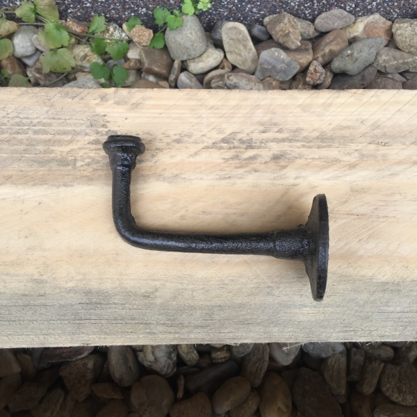 Závesný hák liatina 8x5x11, 5cm