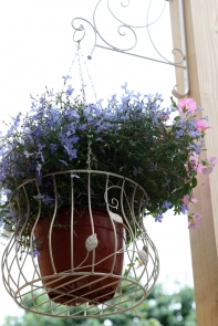 Závesný kvetináč biely kov 75cm