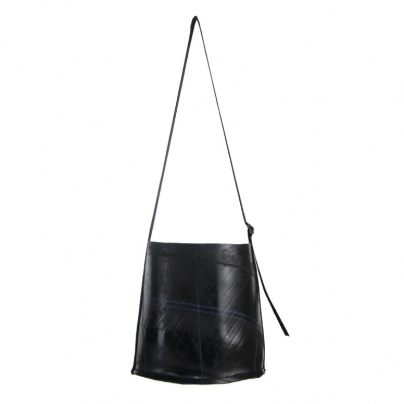 Závesný kvetináč z recyklovaných pneu v. 20,6 cm