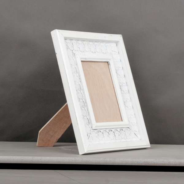 Zdobený biely fotorámček 30x25x2cm