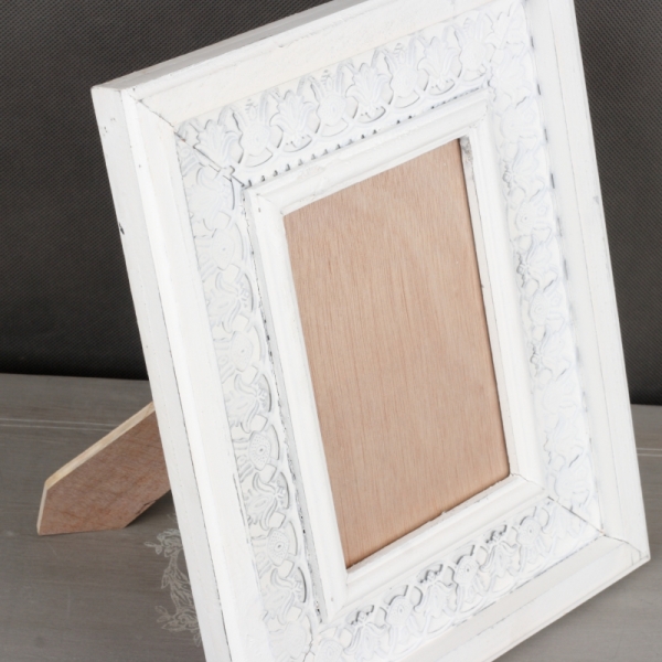 Zdobený biely fotorámček 30x25x2cm